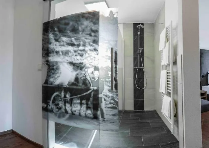 招待所 & Marlstein