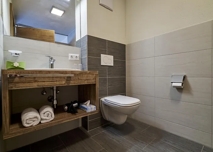 招待所 & Marlstein 厄茨